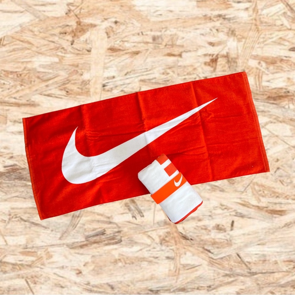 ✔️ New✔️ NIKE SUPER RARE Asia Member Exclusive Towel Set